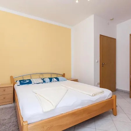 Lovely In Okrug Gornji With Kitchen * Trogir