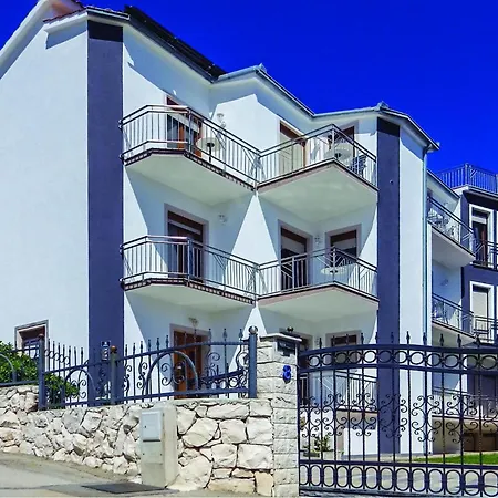 Lovely In Okrug Gornji With Kitchen Appartement *