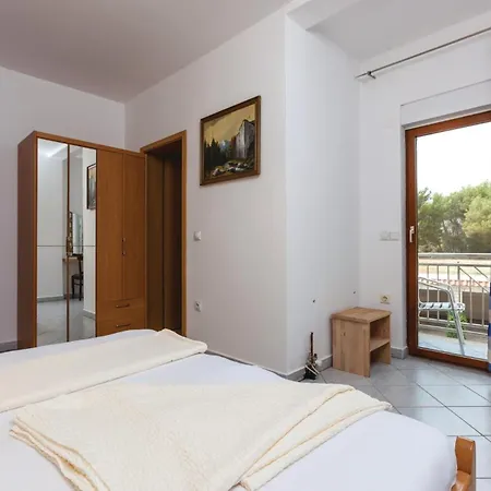 Appartement Lovely In Okrug Gornji With Kitchen Trogir