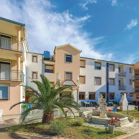 Appartement Lovely In Okrug Gornji With Kitchen *